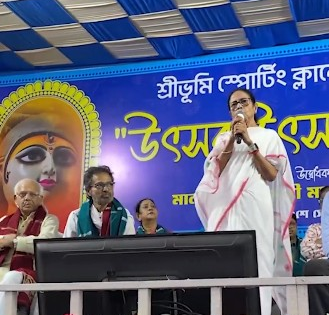 Mamata Banerjee begins Durga puja inauguration; highlights harassment of Bengali migrant workers | Mamata Banerjee begins Durga puja inauguration; highlights harassment of Bengali migrant workers
