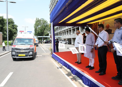 Gujarat CM gifts citizens health security scheme and new ambulances on Navratri | Gujarat CM gifts citizens health security scheme and new ambulances on Navratri