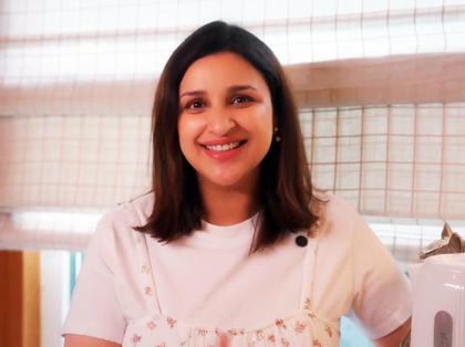 Mommy-to-be Parineeti Chopra flaunts her baby bump for the first time publicly | Mommy-to-be Parineeti Chopra flaunts her baby bump for the first time publicly Mommy-to-be Parineeti Chopra flaunts her baby bump for the first time publicly | Mommy-to-be Parineeti Chopra flaunts her baby bump for the first time publicly