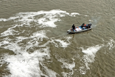 Andhra fishermen stage protest over sea pollution by industrial units | Andhra fishermen stage protest over sea pollution by industrial units