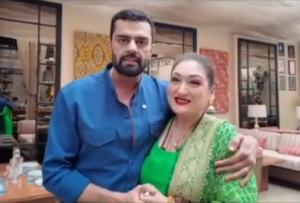 Sunita Ahuja seeks Lord Shiva's blessings at the Babulnath Temple | Sunita Ahuja seeks Lord Shiva's blessings at the Babulnath Temple Sunita Ahuja seeks Lord Shiva's blessings at the Babulnath Temple | Sunita Ahuja seeks Lord Shiva's blessings at the Babulnath Temple