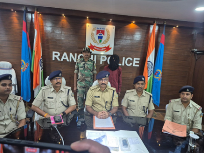 Jharkhand man accused of firing on police patrol party arrested, weapon seized | Jharkhand man accused of firing on police patrol party arrested, weapon seized Jharkhand man accused of firing on police patrol party arrested, weapon seized | Jharkhand man accused of firing on police patrol party arrested, weapon seized