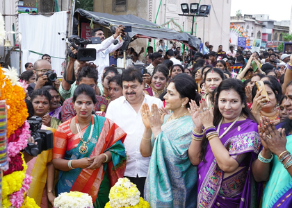 Khushbu participates in 'Bathukamma' celebrations at Charminar temple | Khushbu participates in 'Bathukamma' celebrations at Charminar temple