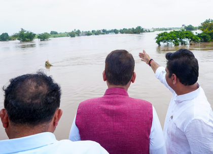 Maha: War of words between ruling, oppn parties over financial aid to farmers hit by rain and flood | Maha: War of words between ruling, oppn parties over financial aid to farmers hit by rain and flood