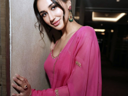 Nikita Dutta enjoys cycling along Mumbai’s new coastline, urges better access and cleanliness | Nikita Dutta enjoys cycling along Mumbai’s new coastline, urges better access and cleanliness