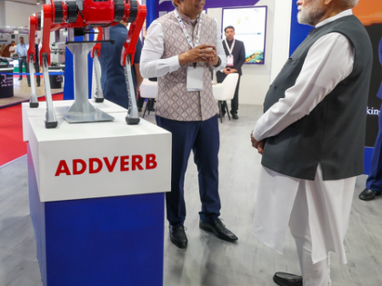 PM Modi interacts with entrepreneurs at UP International Trade Show, praises work | PM Modi interacts with entrepreneurs at UP International Trade Show, praises work