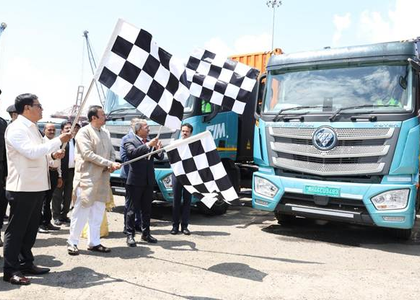 Sarbananda Sonowal flags off India’s 1st fleet of EV trucks with swappable batteries at JNPA | Sarbananda Sonowal flags off India’s 1st fleet of EV trucks with swappable batteries at JNPA