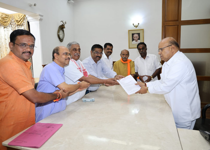Free Hindu temples from govt control: VHP delegation to K'taka Guv | Free Hindu temples from govt control: VHP delegation to K'taka Guv