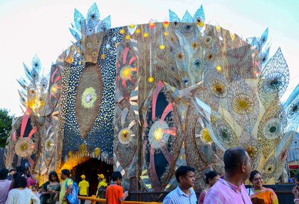 Met office rules out heavy rain on first two days of Durga Puja in Bengal, revellers throng puja mandaps | Met office rules out heavy rain on first two days of Durga Puja in Bengal, revellers throng puja mandaps