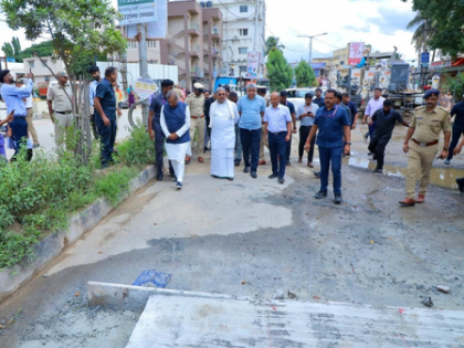Pothole menace: CM Siddaramaiah inspects B'luru roads, gives 1-month deadline to repair | Pothole menace: CM Siddaramaiah inspects B'luru roads, gives 1-month deadline to repair