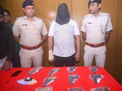 Dreaded gunrunner nabbed in Bhubaneswar, 10 semi-automatic pistols seized | Dreaded gunrunner nabbed in Bhubaneswar, 10 semi-automatic pistols seized