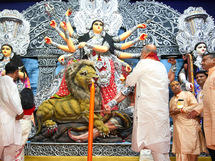 Row over Santosh Mitra Square puja: Kolkata Police send notice to light and sound company | Row over Santosh Mitra Square puja: Kolkata Police send notice to light and sound company