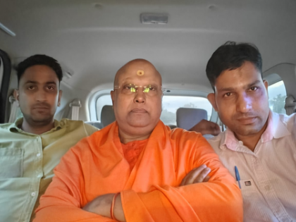 'Swami' Chaitanyanand, accused of molesting 17 women, arrested from Agra | 'Swami' Chaitanyanand, accused of molesting 17 women, arrested from Agra