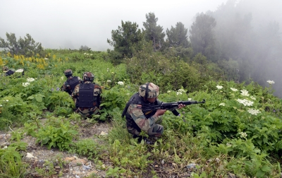 Infiltration bid foiled on J&K LoC, two terrorists killed | Infiltration bid foiled on J&K LoC, two terrorists killed