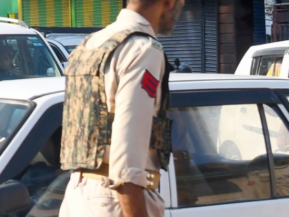 J&K Police enforce community duty on three found intoxicated in public | J&K Police enforce community duty on three found intoxicated in public