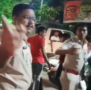 Bengal: Video of cops abusing BJP workers at party stall goes viral | Bengal: Video of cops abusing BJP workers at party stall goes viral