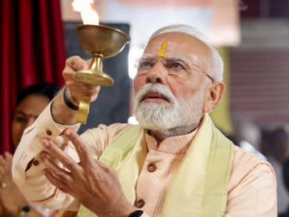 PM Modi takes part in Durga Puja festival at nucleus of Delhi’s Bengali community | PM Modi takes part in Durga Puja festival at nucleus of Delhi’s Bengali community
