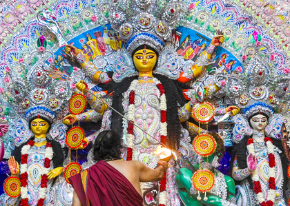 Police make special arrangements to protect Durga idols' jewellery in Kolkata mandaps | Police make special arrangements to protect Durga idols' jewellery in Kolkata mandaps