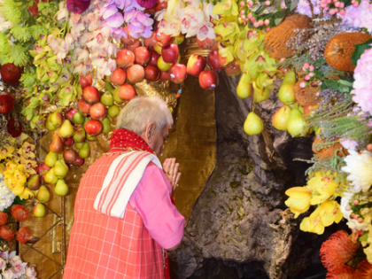 J&K L-G Manoj Sinha prays for peace, prosperity at Mata Vaishno Devi shrine | J&K L-G Manoj Sinha prays for peace, prosperity at Mata Vaishno Devi shrine
