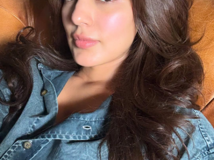 Sushant Singh Rajput's death case: Bombay HC directs NCB to return Rhea Chakraborty's passport | Sushant Singh Rajput's death case: Bombay HC directs NCB to return Rhea Chakraborty's passport