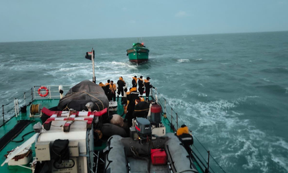 Four Andhra fishermen released from Sri Lankan jail return home | Four Andhra fishermen released from Sri Lankan jail return home Four Andhra fishermen released from Sri Lankan jail return home | Four Andhra fishermen released from Sri Lankan jail return home