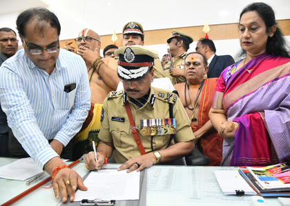 Shivadhar Reddy takes charge as Telangana DGP | Shivadhar Reddy takes charge as Telangana DGP