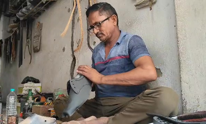 Bihar: Hazaribagh’s cobbler Ajit Kumar credits Mudra Yojana for making him ‘prosperous’ | Bihar: Hazaribagh’s cobbler Ajit Kumar credits Mudra Yojana for making him ‘prosperous’