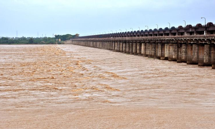 Floods in Godavari River, island villages in Andhra inundated | Floods in Godavari River, island villages in Andhra inundated