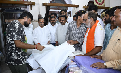 Rajasthan BJP chief promotes Khadi, local products | Rajasthan BJP chief promotes Khadi, local products