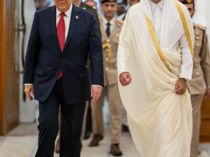 Trump offers Qatar unprecedented military protection against attacks  | Trump offers Qatar unprecedented military protection against attacks 