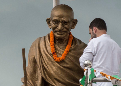 Rahul, Priyanka Gandhi pay tributes to Mahatma Gandhi, Lal Bahadur Shastri | Rahul, Priyanka Gandhi pay tributes to Mahatma Gandhi, Lal Bahadur Shastri