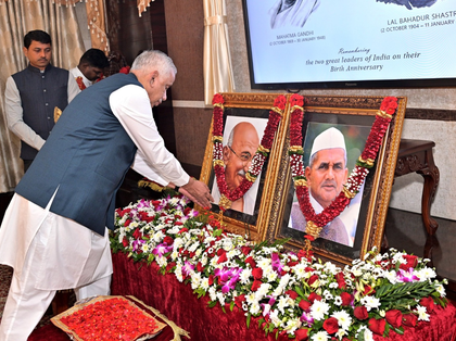 Andhra Pradesh Governor, CM pay tributes to Mahatma Gandhi, Lal Bahadur Shastri | Andhra Pradesh Governor, CM pay tributes to Mahatma Gandhi, Lal Bahadur Shastri