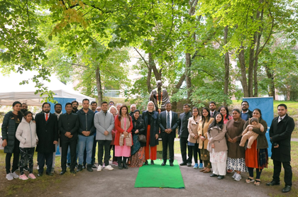 Indian diaspora, world leaders pay rich tributes to Mahatma Gandhi on Gandhi Jayanti | Indian diaspora, world leaders pay rich tributes to Mahatma Gandhi on Gandhi Jayanti