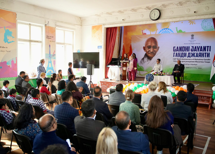 MoS Margherita pays homage to Mahatma Gandhi in Moscow | MoS Margherita pays homage to Mahatma Gandhi in Moscow