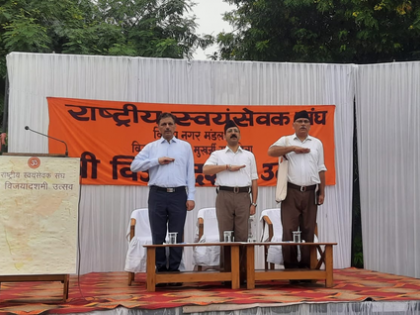 Thousands of RSS volunteers participate in Vijayadashami processions across Delhi | Thousands of RSS volunteers participate in Vijayadashami processions across Delhi