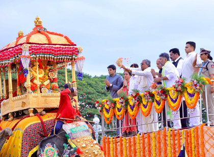 Siddaramaiah thanks Banu Mushtaq, appreciates ministers for successful celebration of Mysuru Dusshera | Siddaramaiah thanks Banu Mushtaq, appreciates ministers for successful celebration of Mysuru Dusshera