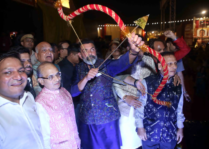 Bobby Deol performs Ravana Vadh during Dussehra celebrations | Bobby Deol performs Ravana Vadh during Dussehra celebrations