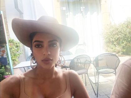 Sobhita Dhulipala calls herself an ‘Indian uncle’ over her selfie habit | Sobhita Dhulipala calls herself an ‘Indian uncle’ over her selfie habit