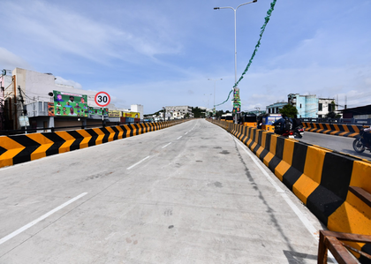 Road over Bridge near Hyderabad's famous Falaknuma Palace thrown open | Road over Bridge near Hyderabad's famous Falaknuma Palace thrown open