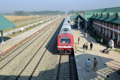 First automobile freight train successfully arrives in Kashmir | First automobile freight train successfully arrives in Kashmir First automobile freight train successfully arrives in Kashmir | First automobile freight train successfully arrives in Kashmir