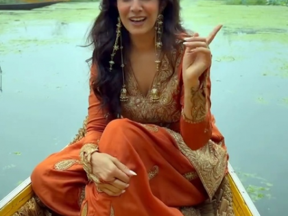 Nimrat Kaur gets nostalgic on a Shikara Ride, revisits childhood memories at Dal Lake | Nimrat Kaur gets nostalgic on a Shikara Ride, revisits childhood memories at Dal Lake