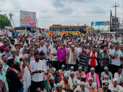 Maha: Cong holds statewide protests demanding immediate aid for flood-hit farmers | Maha: Cong holds statewide protests demanding immediate aid for flood-hit farmers