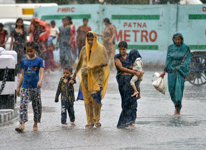 Heavy rain disrupts life in parts of Bihar, schools closed in Chhapra, Gopalganj | Heavy rain disrupts life in parts of Bihar, schools closed in Chhapra, Gopalganj