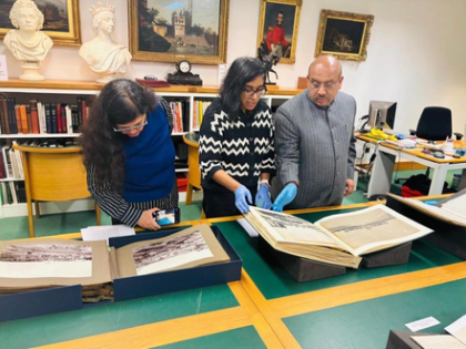 Delhi Speaker visits London library to see rare Assembly archival material | Delhi Speaker visits London library to see rare Assembly archival material