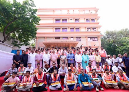 Delhi BJP chief honours workers who built city unit's new building | Delhi BJP chief honours workers who built city unit's new building