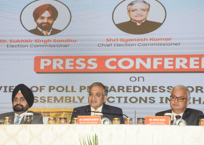 Voter ID cards within 15 days, maximum 1,200 voters at any booth: CEC on Bihar elections  | Voter ID cards within 15 days, maximum 1,200 voters at any booth: CEC on Bihar elections 