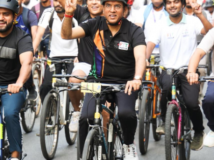 Fit India Sundays on Cycle: Dr. Mandaviya leads the way with teachers in Delhi on World Teachers' Day | Fit India Sundays on Cycle: Dr. Mandaviya leads the way with teachers in Delhi on World Teachers' Day