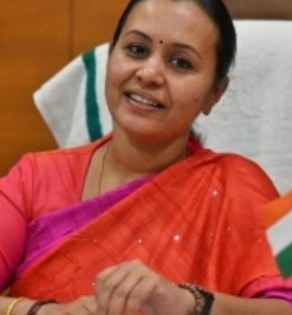 SC dismisses Cong legislator's plea for Vigilance probe in CMRL, Kerala CM daughter's IT firm | SC dismisses Cong legislator's plea for Vigilance probe in CMRL, Kerala CM daughter's IT firm SC dismisses Cong legislator's plea for Vigilance probe in CMRL, Kerala CM daughter's IT firm | SC dismisses Cong legislator's plea for Vigilance probe in CMRL, Kerala CM daughter's IT firm