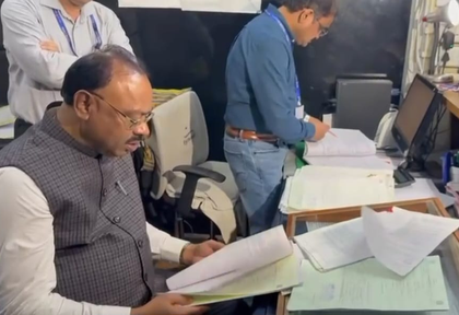 Maha Revenue Minister conducts surprise raid on Nagpur Sub-Registrar Office over bribery charges | Maha Revenue Minister conducts surprise raid on Nagpur Sub-Registrar Office over bribery charges