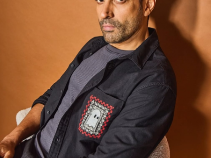 Farhan Akhtar takes host’s chair in ‘KBC’ putting Big B, father Javed Akhtar in a spot | Farhan Akhtar takes host’s chair in ‘KBC’ putting Big B, father Javed Akhtar in a spot